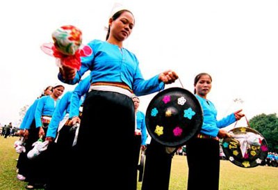 Muong Bi ethnic people celebrate Tet - ảnh 1